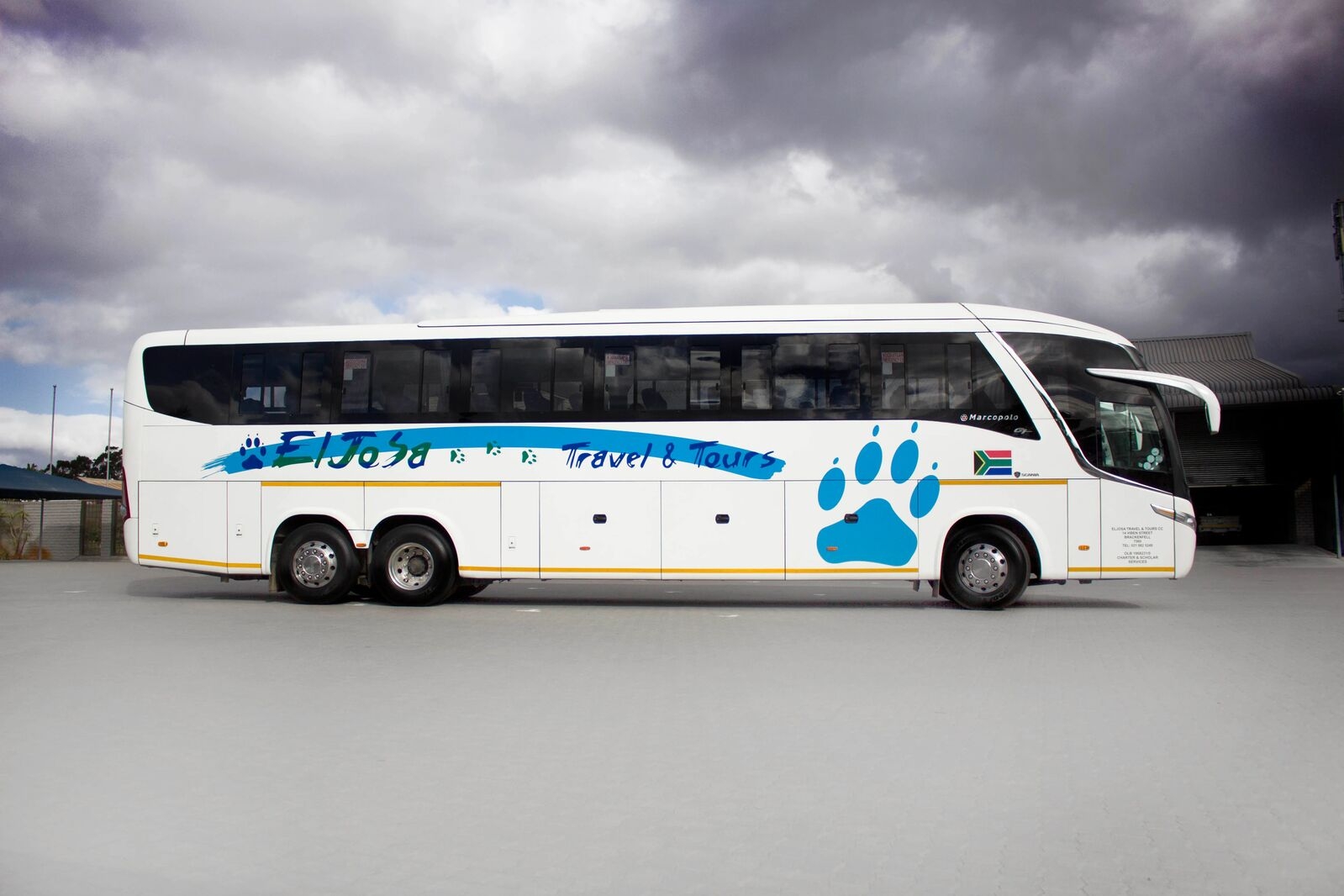 An ElJoSa Mercedes-Benz coach parked and ready for departure